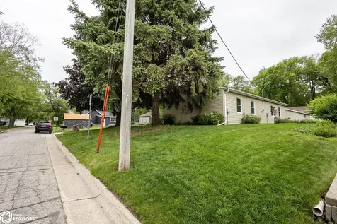 207 8th Avenue S Clear Lake IA 50428