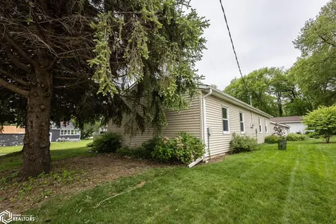207 8th Avenue S Clear Lake IA 50428