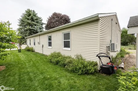207 8th Avenue S Clear Lake IA 50428