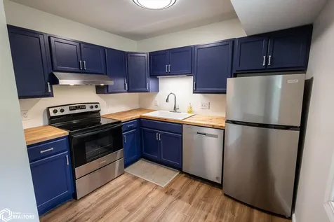 207 8th Avenue S Clear Lake IA 50428