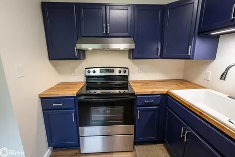 207 8th Avenue S Clear Lake IA 50428