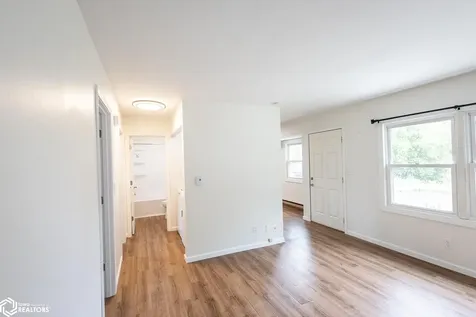 207 8th Avenue S Clear Lake IA 50428