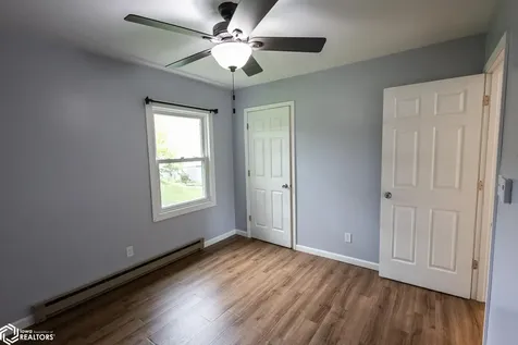207 8th Avenue S Clear Lake IA 50428