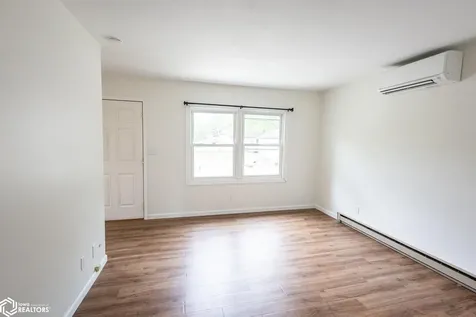 207 8th Avenue S Clear Lake IA 50428