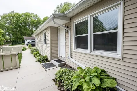 207 8th Avenue S Clear Lake IA 50428