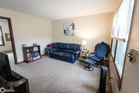 207 8th Avenue S Clear Lake IA 50428