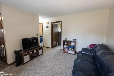 207 8th Avenue S Clear Lake IA 50428