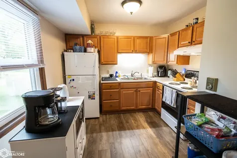 207 8th Avenue S Clear Lake IA 50428