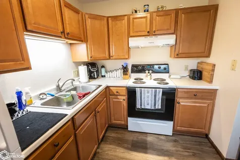 207 8th Avenue S Clear Lake IA 50428
