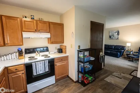207 8th Avenue S Clear Lake IA 50428