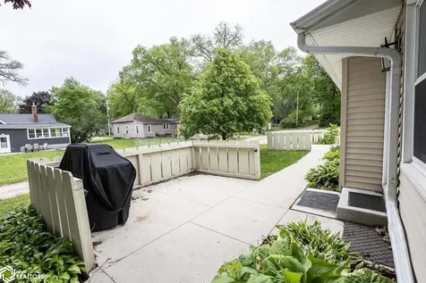 207 8th Avenue S Clear Lake IA 50428