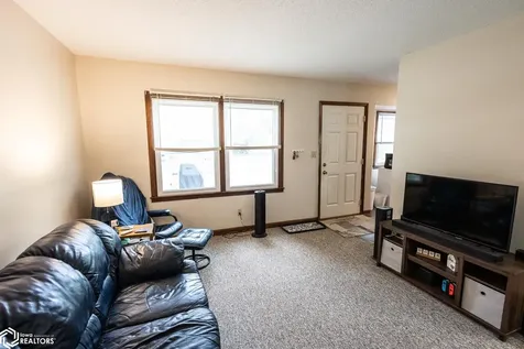 207 8th Avenue S Clear Lake IA 50428