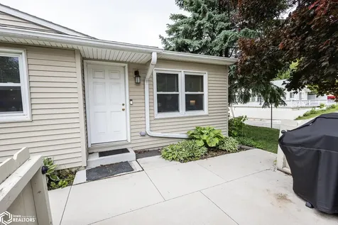 207 8th Avenue S Clear Lake IA 50428