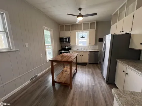1185 Redwood Avenue Brighton IA 52540