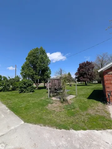 1185 Redwood Avenue Brighton IA 52540
