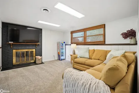 326 Park Lane Circle Eldridge IA 52748