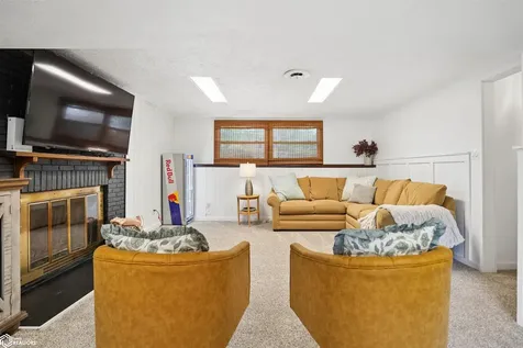 326 Park Lane Circle Eldridge IA 52748