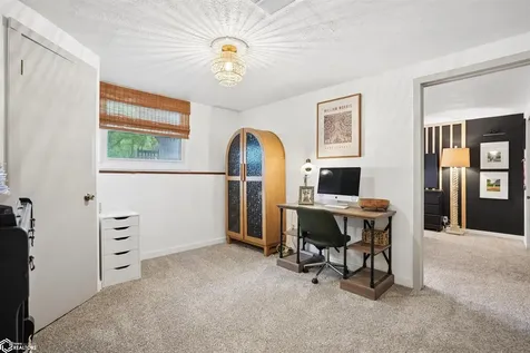 326 Park Lane Circle Eldridge IA 52748