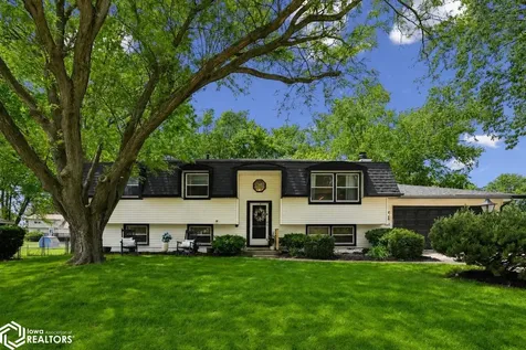 326 Park Lane Circle Eldridge IA 52748