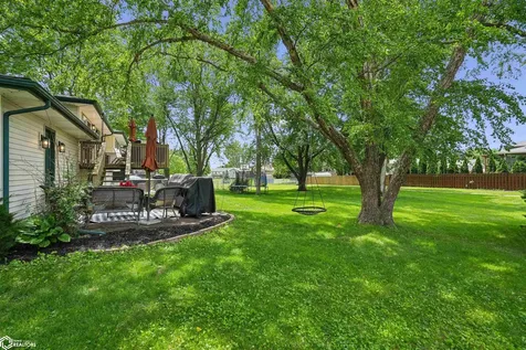 326 Park Lane Circle Eldridge IA 52748