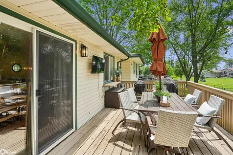 326 Park Lane Circle Eldridge IA 52748