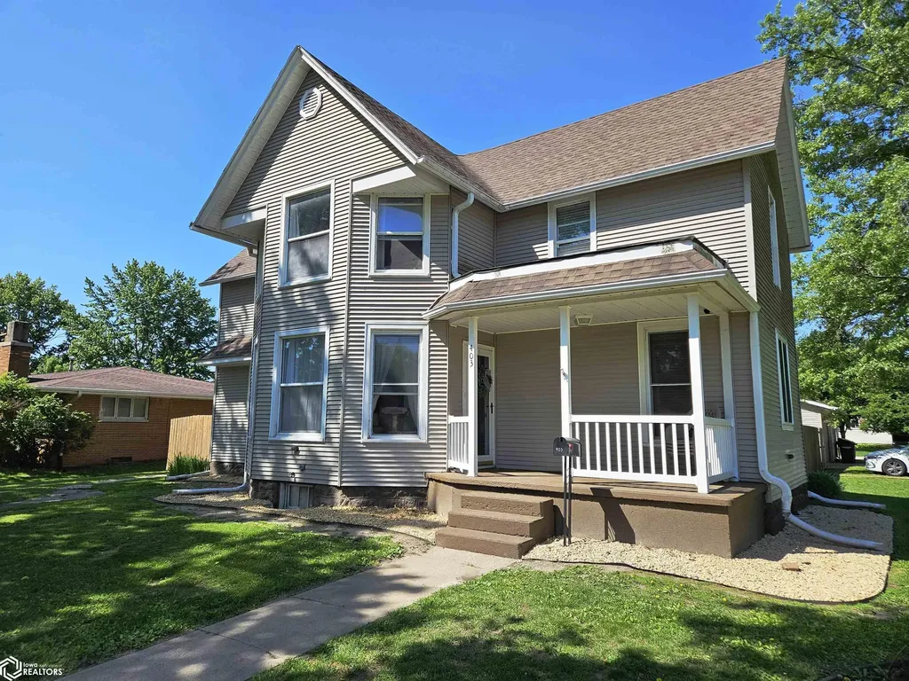 403 S 4th Street Wapello IA 52653