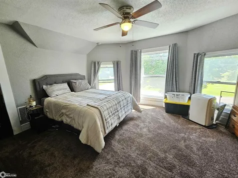 403 S 4th Street Wapello IA 52653