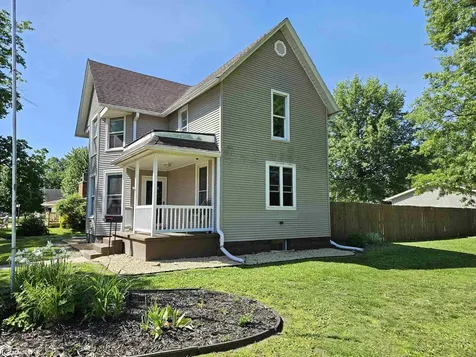 403 S 4th Street Wapello IA 52653