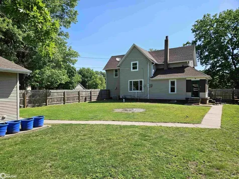 403 S 4th Street Wapello IA 52653