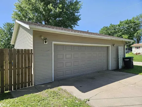403 S 4th Street Wapello IA 52653