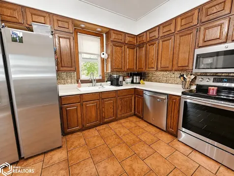 403 S 4th Street Wapello IA 52653
