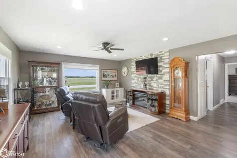 2805 Upper Greene Road Marble Rock IA 50653