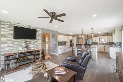 2805 Upper Greene Road Marble Rock IA 50653