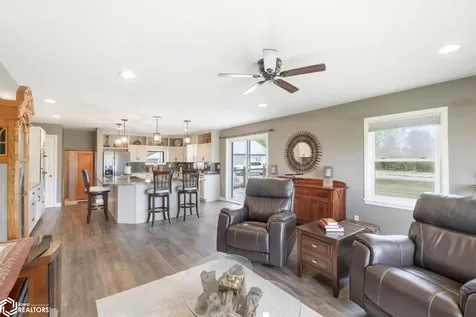 2805 Upper Greene Road Marble Rock IA 50653