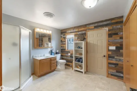 2805 Upper Greene Road Marble Rock IA 50653