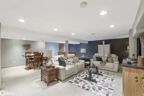 2805 Upper Greene Road Marble Rock IA 50653