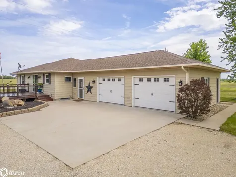 2805 Upper Greene Road Marble Rock IA 50653