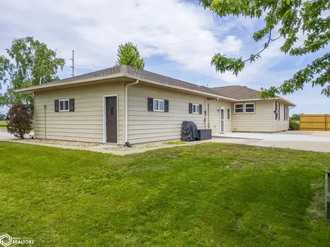 2805 Upper Greene Road Marble Rock IA 50653