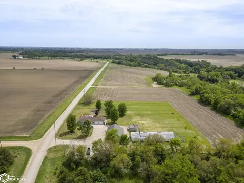 2805 Upper Greene Road Marble Rock IA 50653
