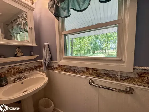 8641 Sycamore Road Danville IA 52623