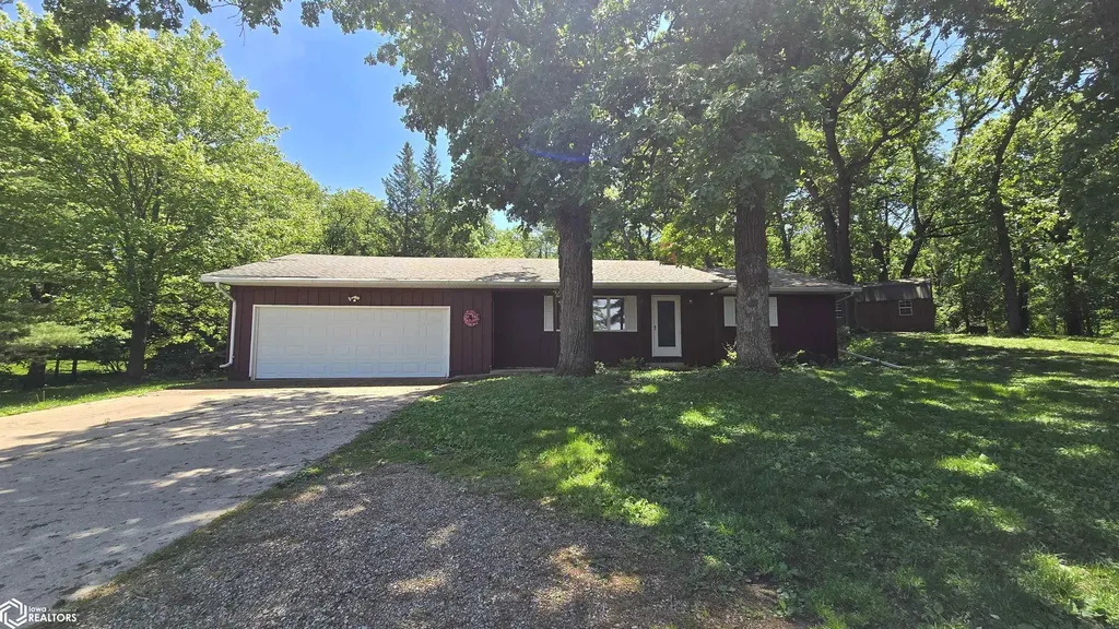 810 S 10th Avenue E Lake Mills IA 50450