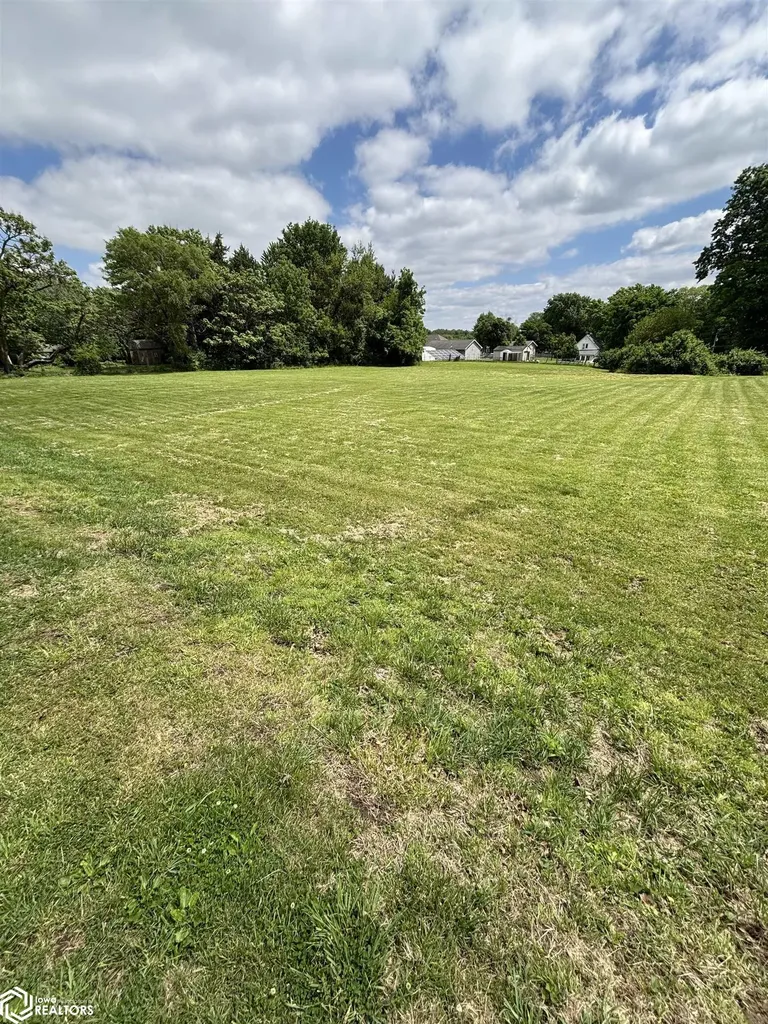 1742 Weimer Street Burlington IA 52601