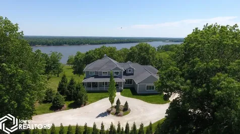 5007 Ferres Lane Burlington IA 52601