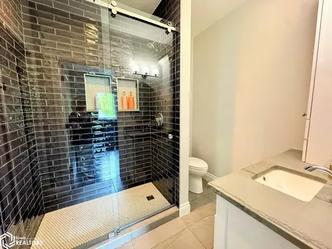 5007 Ferres Lane Burlington IA 52601