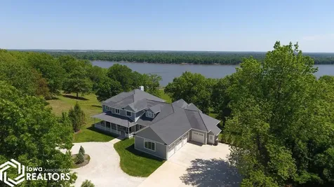 5007 Ferres Lane Burlington IA 52601
