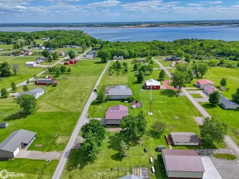12181 Arapaho Drive Moravia IA 52571