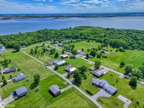 12181 Arapaho Drive Moravia IA 52571