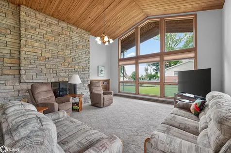 103 Crestview Drive Marshalltown IA 50158