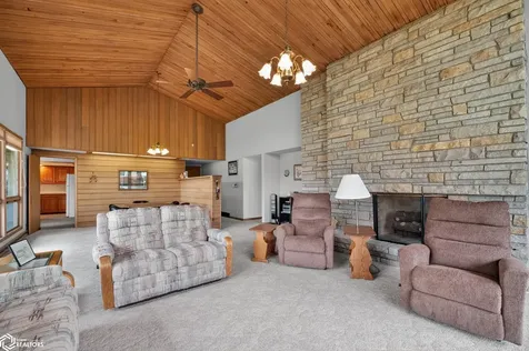103 Crestview Drive Marshalltown IA 50158