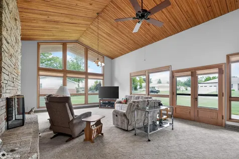 103 Crestview Drive Marshalltown IA 50158